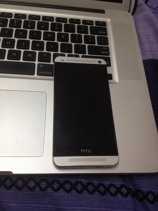 HTC one M7 32Gb màu bạc , còn mới , giá rẻ .