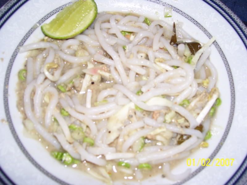 (IMG:http://i54.photobucket.com/albums/g109/puterisatu/100_0690.jpg). Where to find this in KL or kuantan? I miss this laksa it#39;s made of fish gravy.
