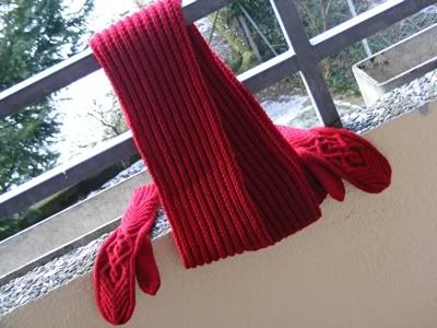 Chevalier mittens and scarf