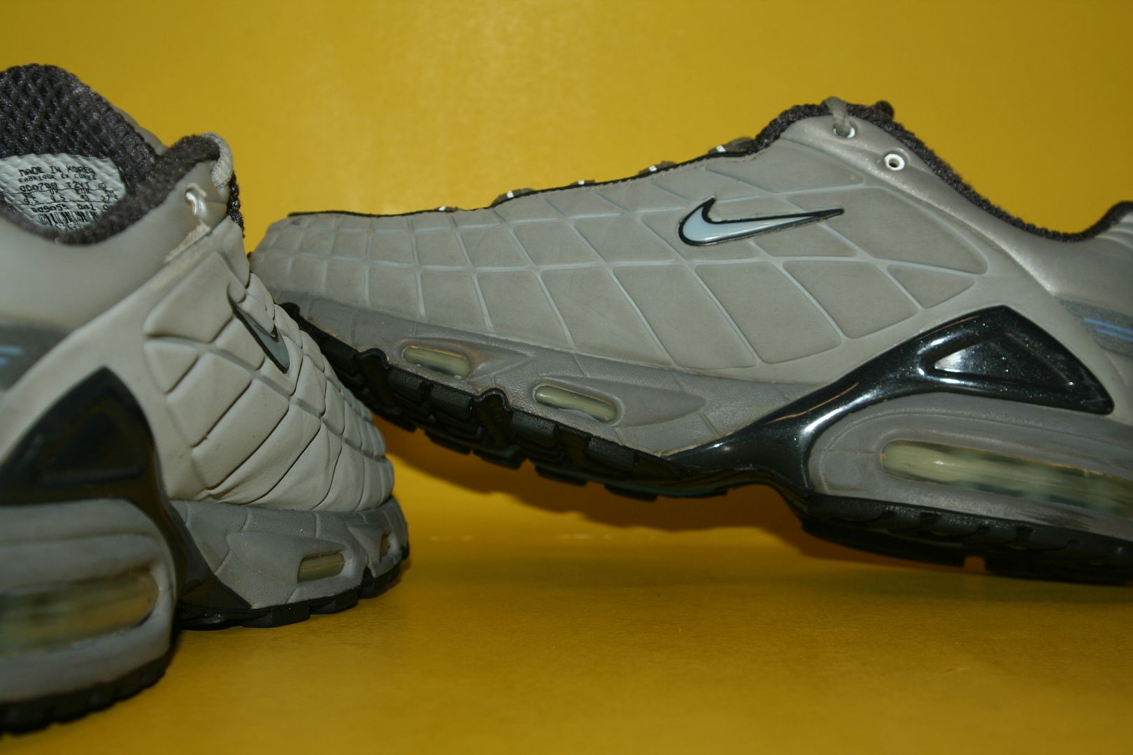 nike shoes for men below 2000