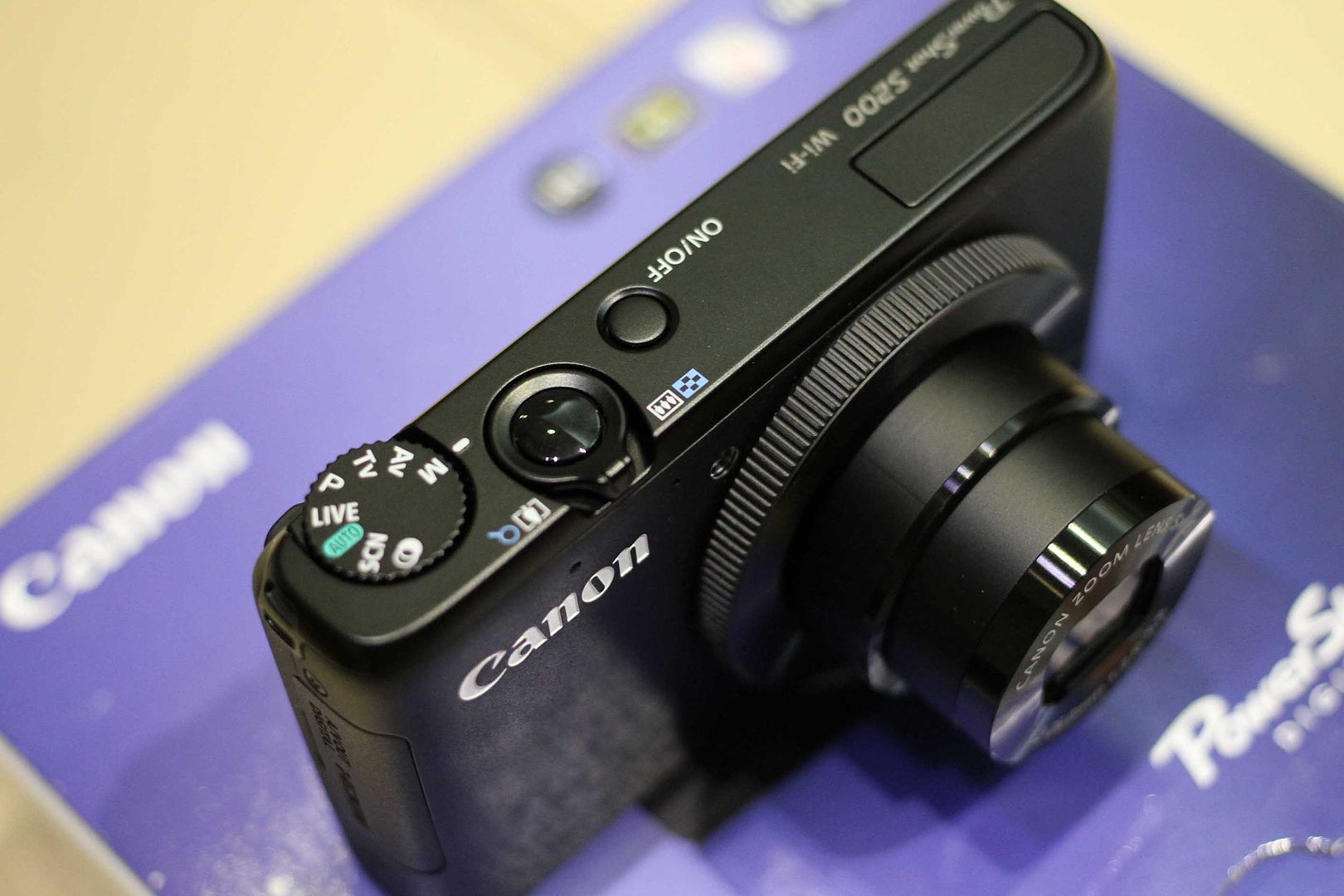 Bán máy ảnh compaq Canon PowerShot S200 full box hàng Japan.