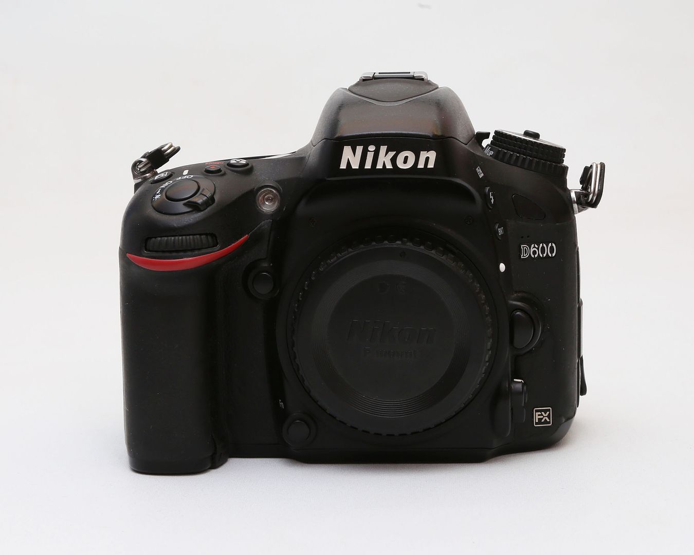 http://i54.photobucket.com/albums/g115/chuacotien/Nikon/Nikon%20DSLR/d600a_zpsbu9uvnhg.jpg