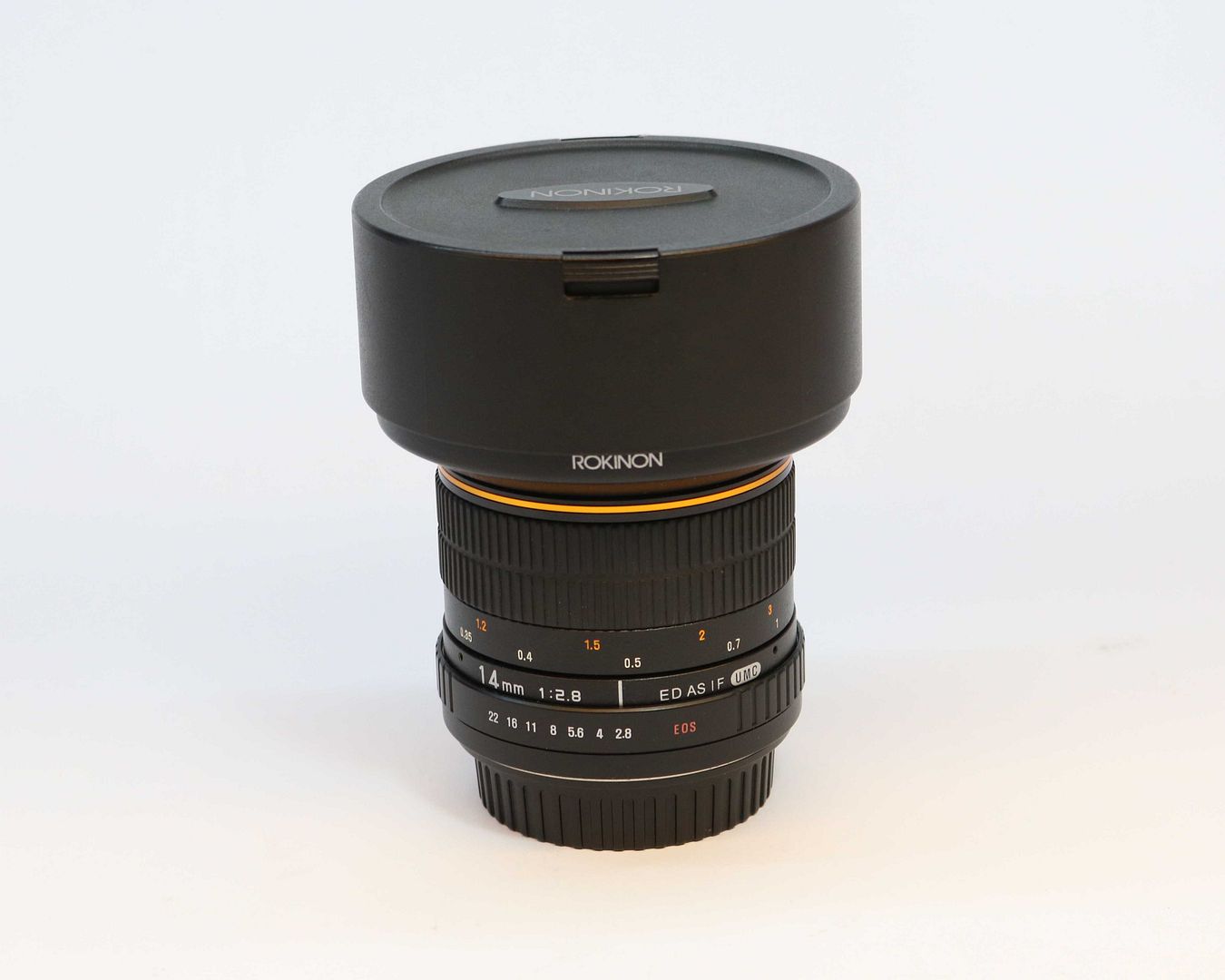 http://i54.photobucket.com/albums/g115/chuacotien/rokinon%20samyang/rokinon1428canon_zpsvfauv9jf.jpg