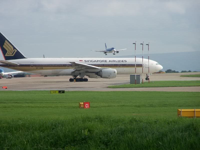 http://i54.photobucket.com/albums/g84/Stevie-Baby/MAN/manchesteraiport18-13.jpg