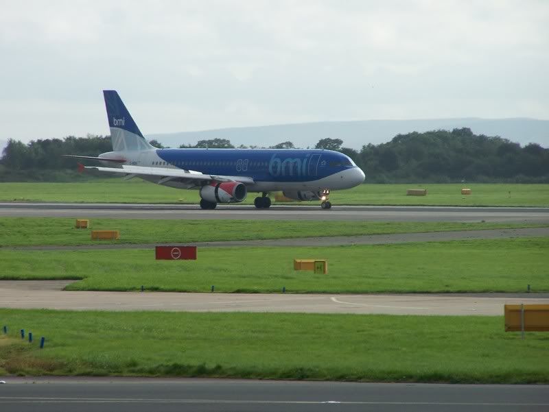 http://i54.photobucket.com/albums/g84/Stevie-Baby/MAN/manchesteraiport18-14.jpg
