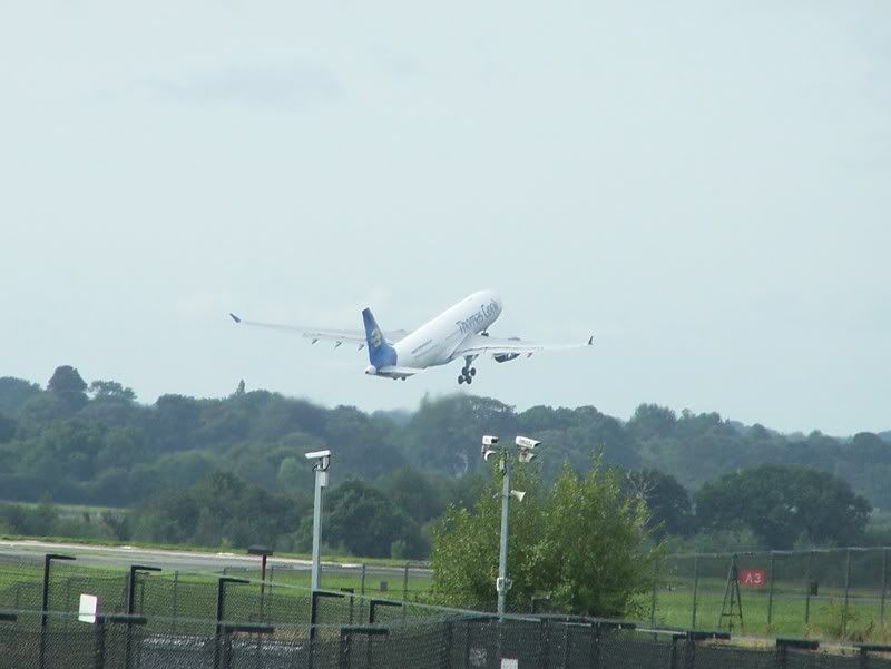 http://i54.photobucket.com/albums/g84/Stevie-Baby/MAN/manchesteraiport18-19.jpg