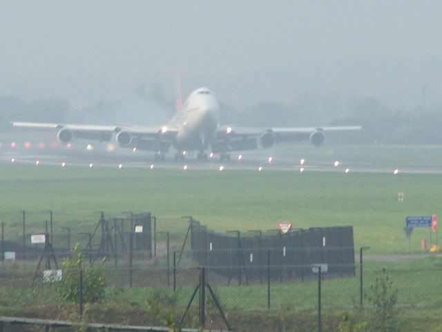 http://i54.photobucket.com/albums/g84/Stevie-Baby/MAN/manchesterairport16october022.jpg