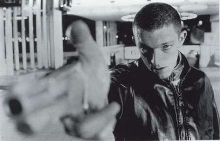 http://i54.photobucket.com/albums/g84/leecifer_photos/la_haine_small.jpg