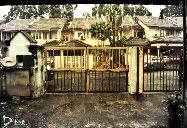 Location : Car Park Rumah Aku<br />Situation : Tengah Hujan Lebat<br />Status : Time tengah bosan, begini lah reaction aku...