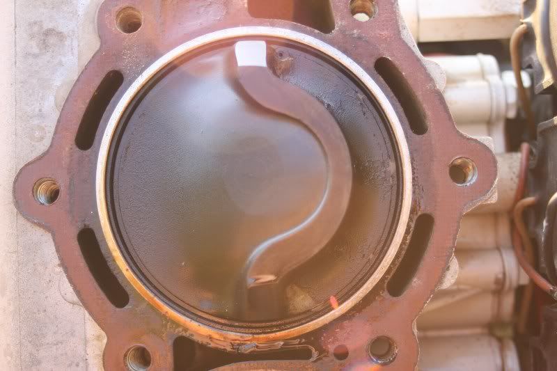 cylinder1pistontop.jpg