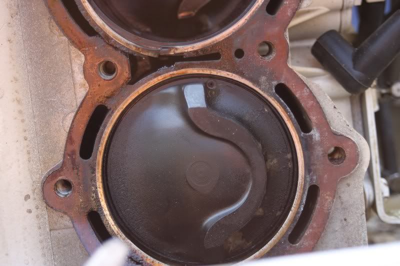 cylinder4pistontop.jpg