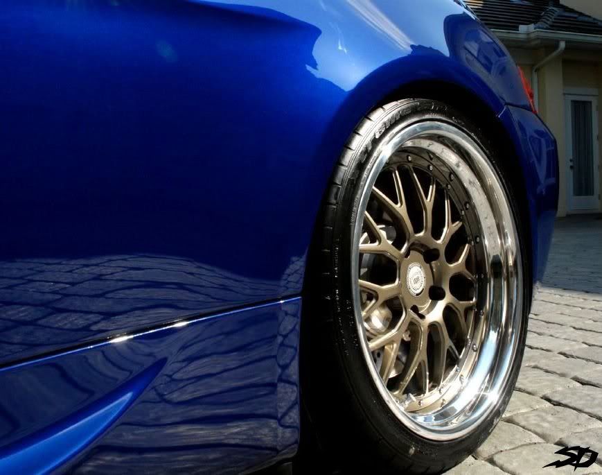 BMWM6blu2.jpg